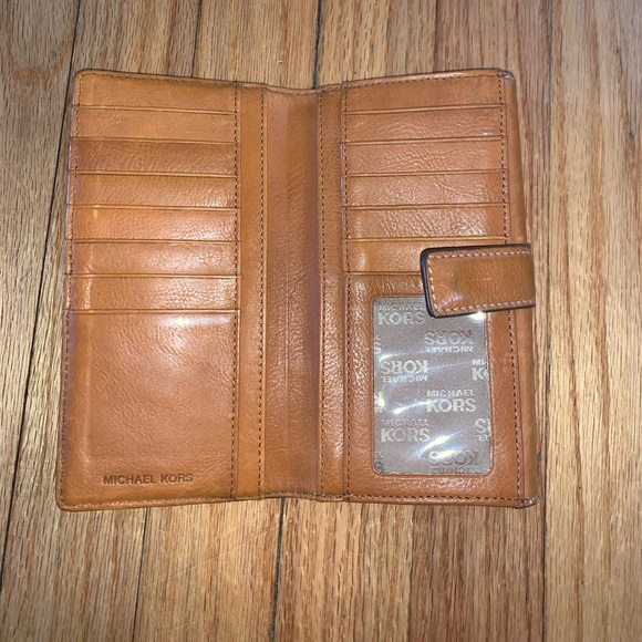 Michael Kors Brookville Carryall Continental Leather Wallet - Picture 5 of 5